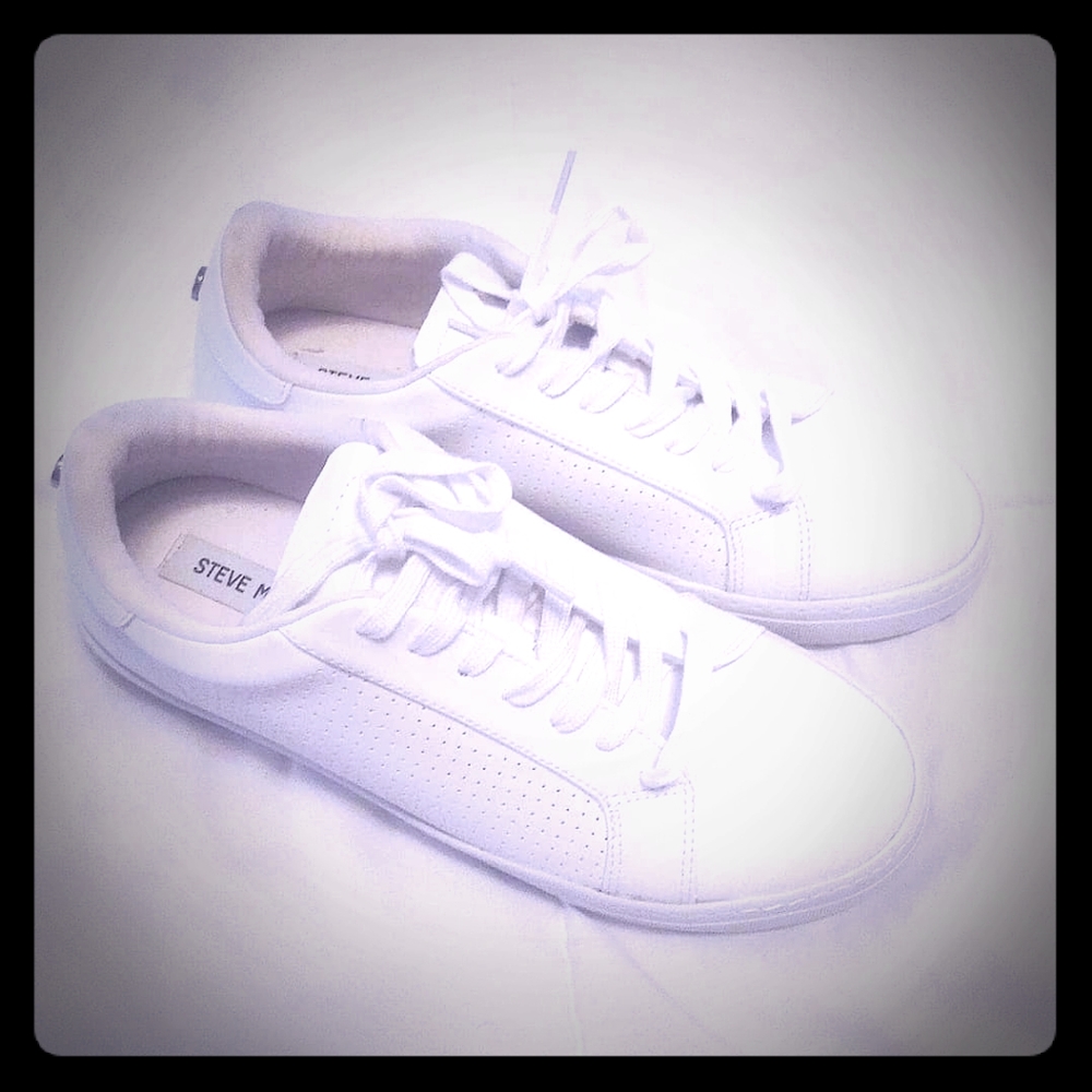 Steve Madden all white sneakers 9